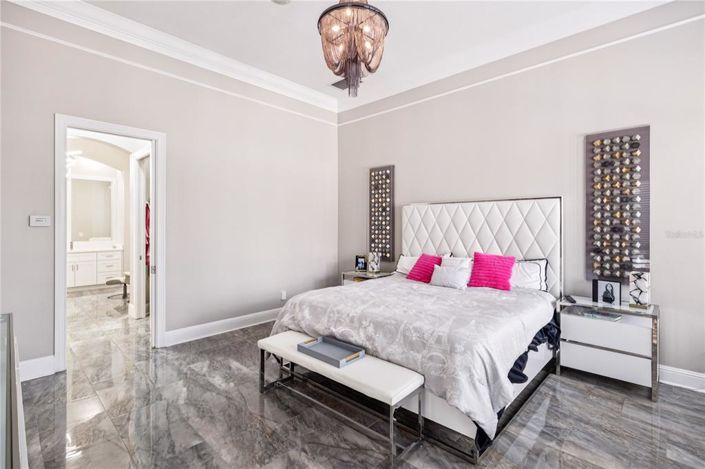 Image No.18-6 Bed Property for sale