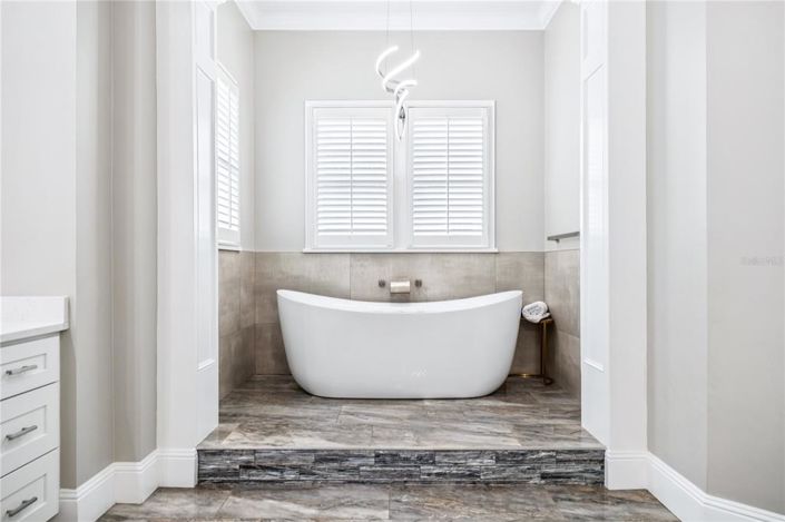 Image No.21-6 Bed Property for sale