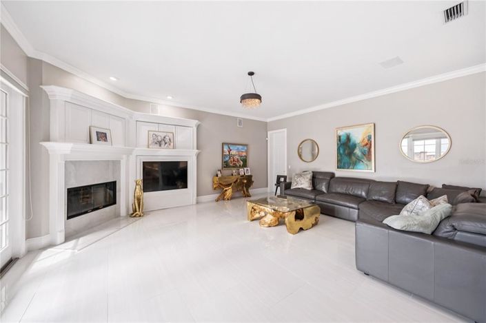 Image No.28-6 Bed Property for sale