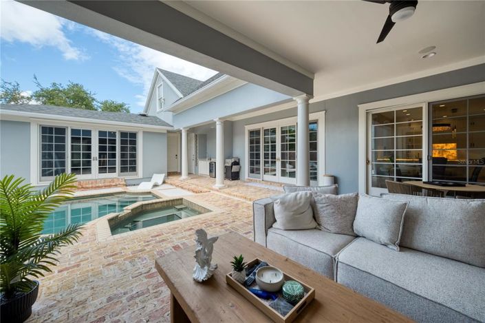 Image No.35-6 Bed Property for sale