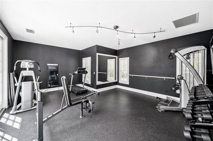 Image No.36-6 Bed Property for sale