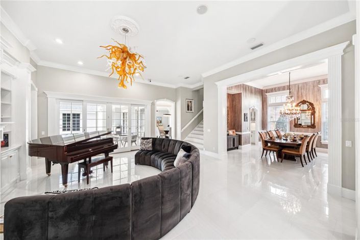 Image No.4-6 Bed Property for sale