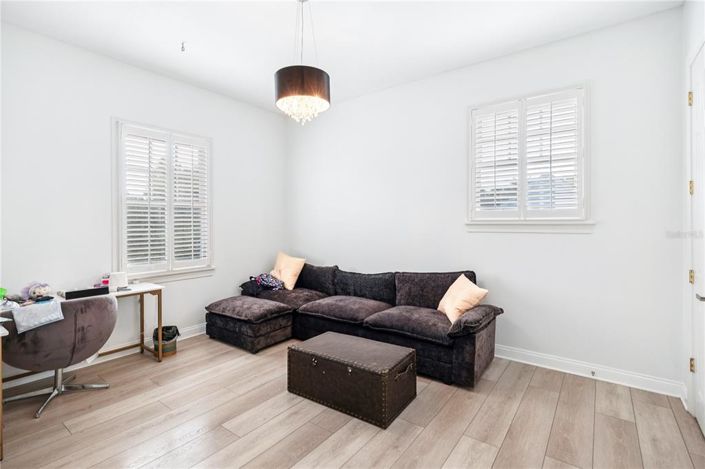 Image No.48-6 Bed Property for sale