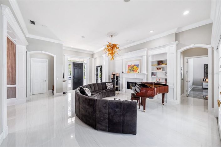 Image No.5-6 Bed Property for sale