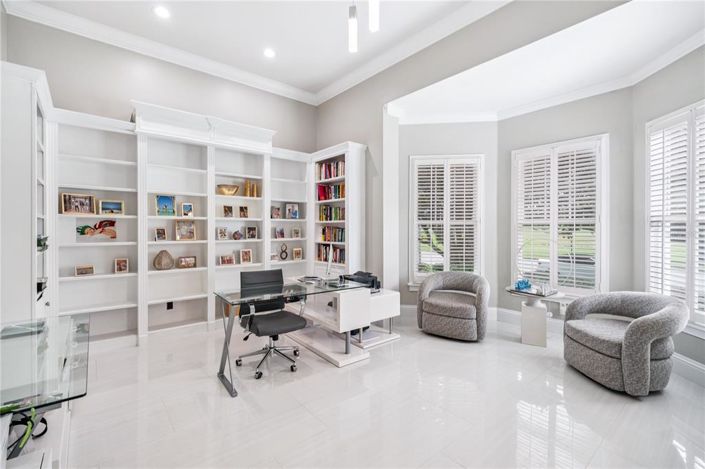 Image No.7-6 Bed Property for sale