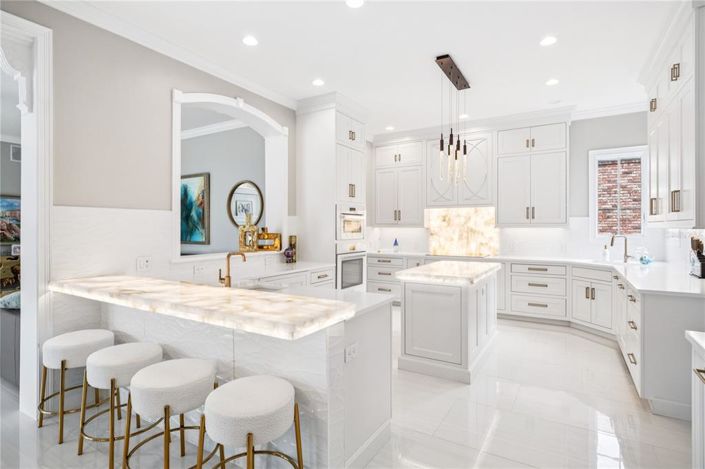 Image No.8-6 Bed Property for sale