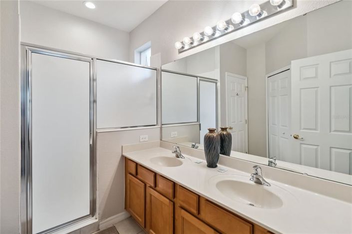 Image No.20-5 Bed Property for sale