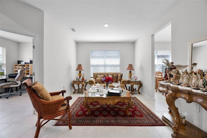 Image No.10-4 Bed Property for sale