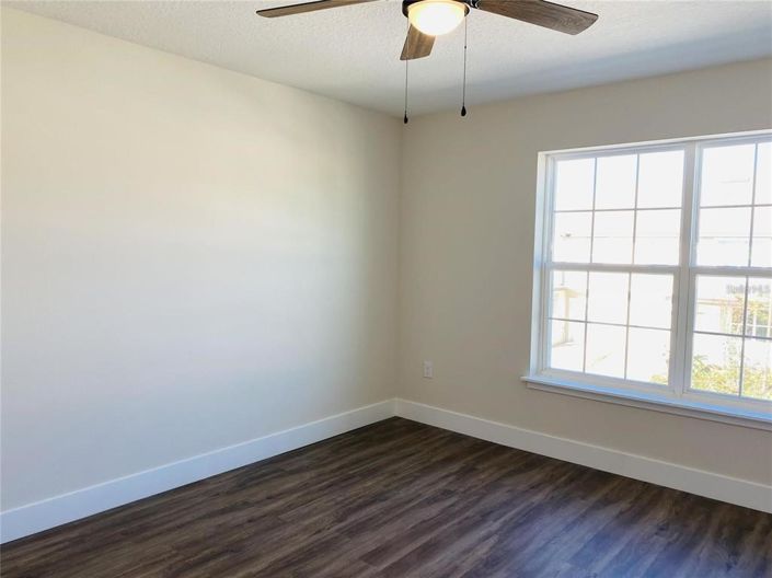 Image No.13-4 Bed Townhouse for sale