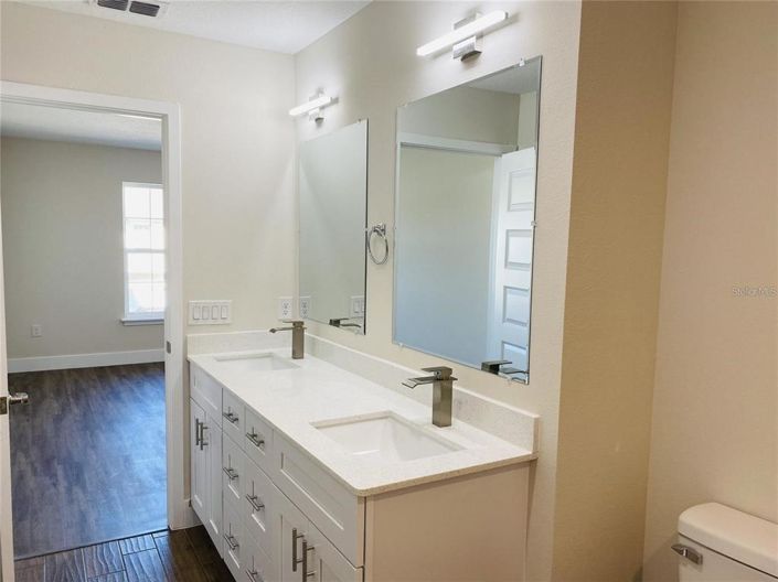 Image No.17-4 Bed Townhouse for sale