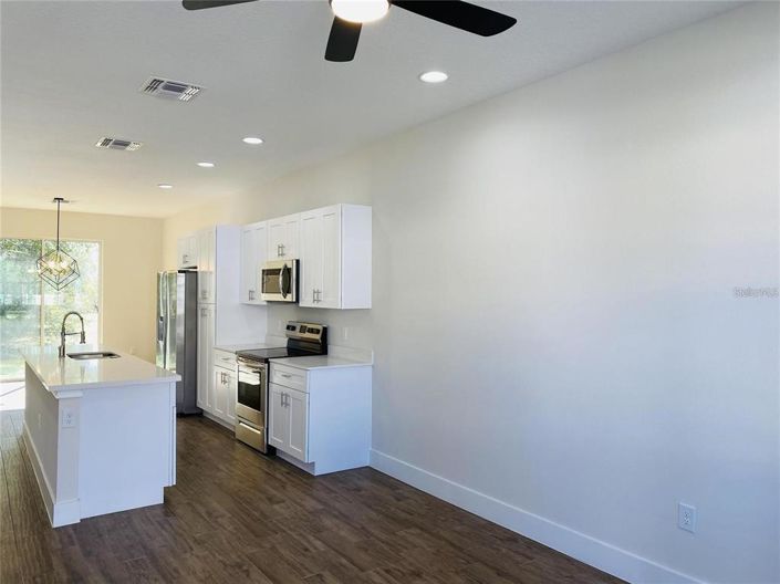 Image No.4-4 Bed Townhouse for sale