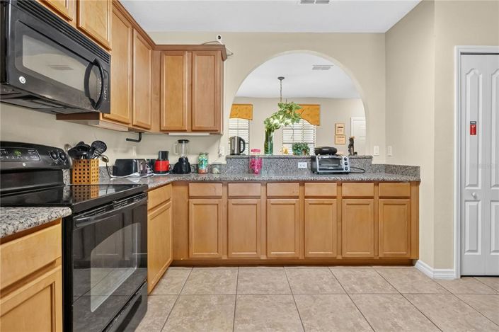 Image No.11-6 Bed Property for sale