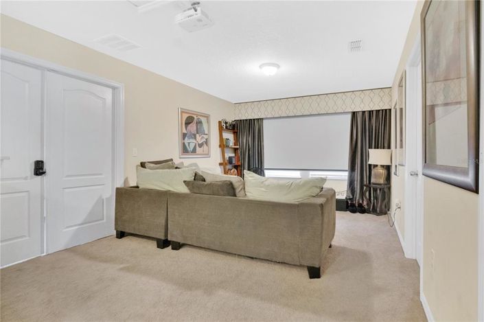 Image No.17-6 Bed Property for sale