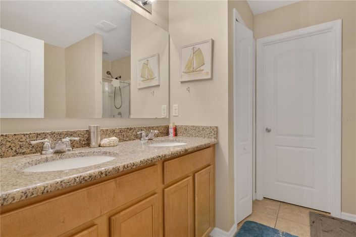 Image No.19-6 Bed Property for sale