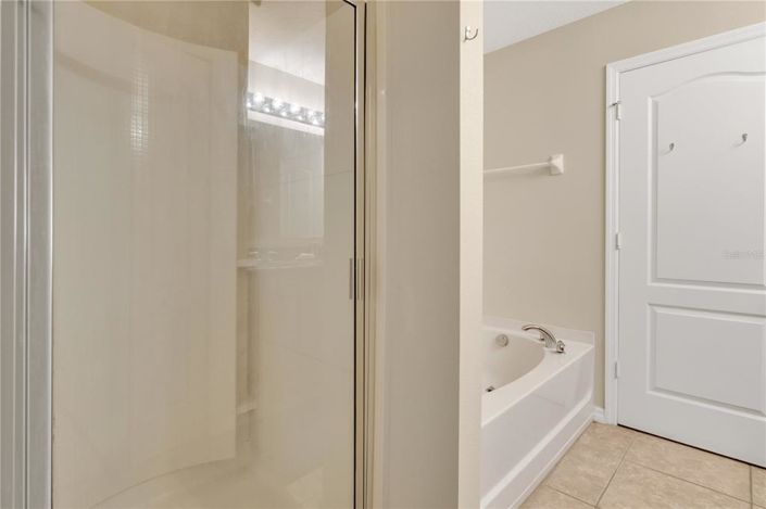 Image No.20-6 Bed Property for sale