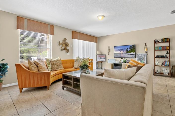 Image No.5-6 Bed Property for sale