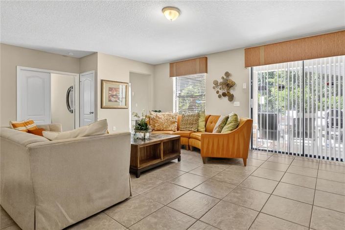 Image No.6-6 Bed Property for sale