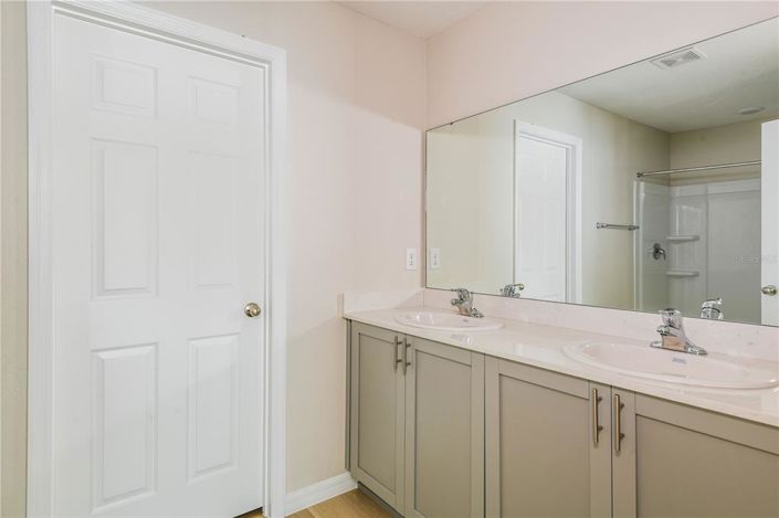 Image No.13-4 Bed Townhouse for sale