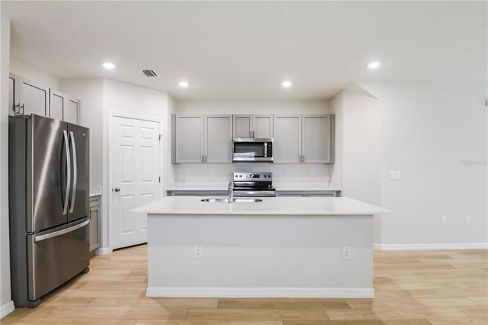 Image No.3-4 Bed Townhouse for sale