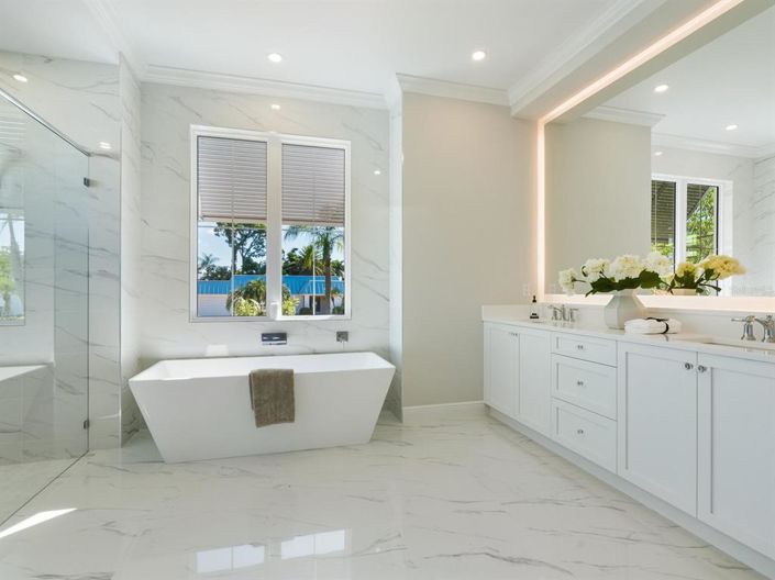 Image No.18-4 Bed Property for sale