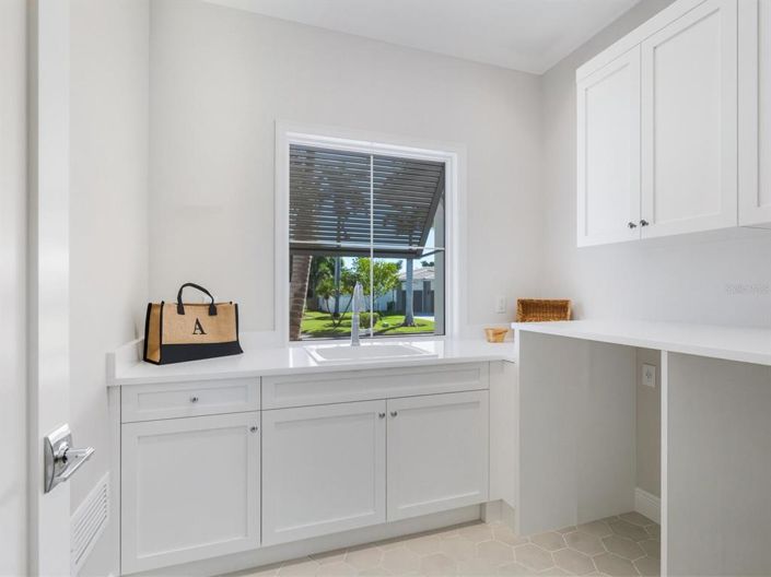 Image No.25-4 Bed Property for sale