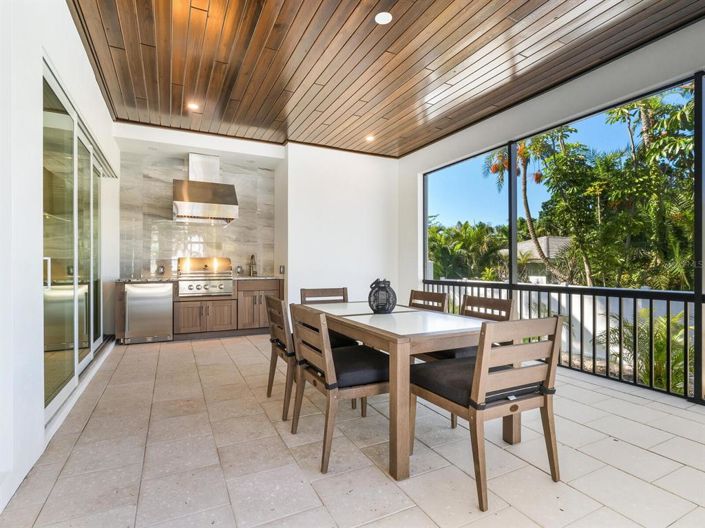 Image No.26-4 Bed Property for sale