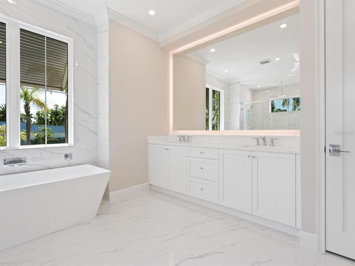 Image No.52-4 Bed Property for sale