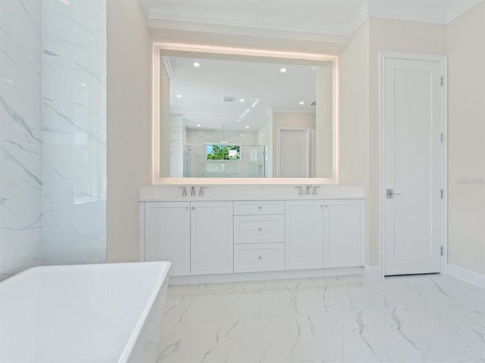 Image No.55-4 Bed Property for sale