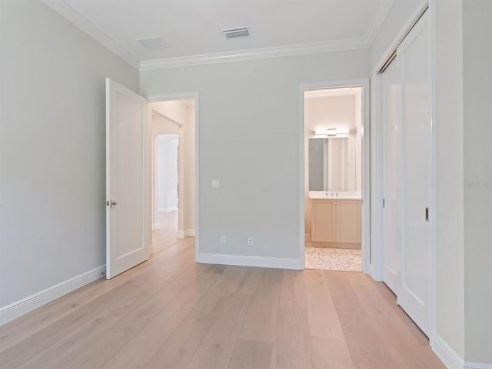 Image No.60-4 Bed Property for sale