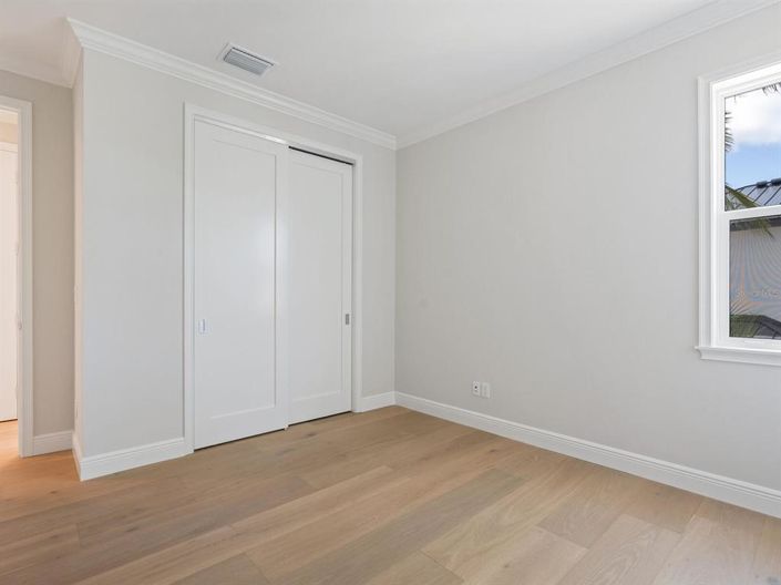 Image No.70-4 Bed Property for sale