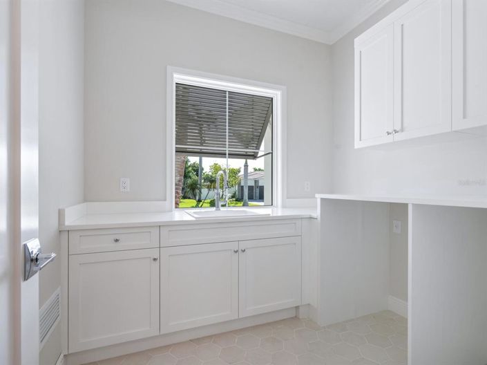 Image No.72-4 Bed Property for sale