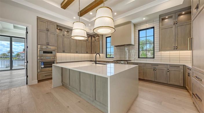 Image No.22-5 Bed Property for sale