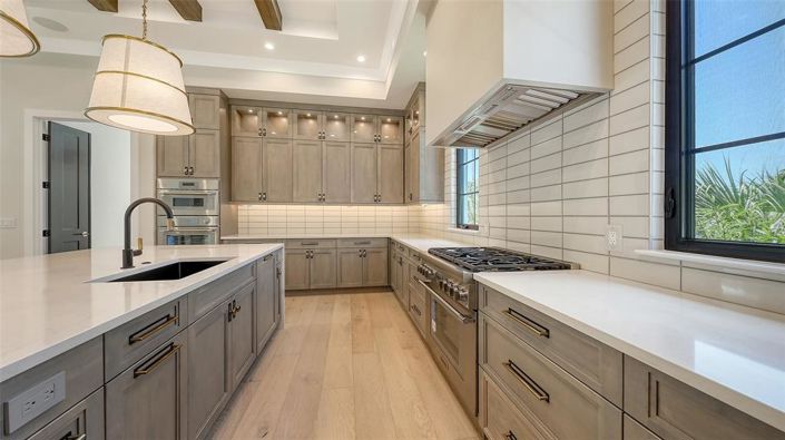 Image No.26-5 Bed Property for sale