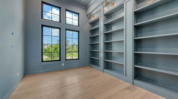 Image No.40-5 Bed Property for sale