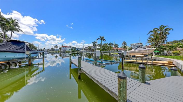 Image No.68-5 Bed Property for sale