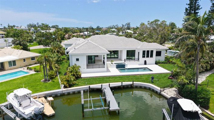 Image No.7-5 Bed Property for sale