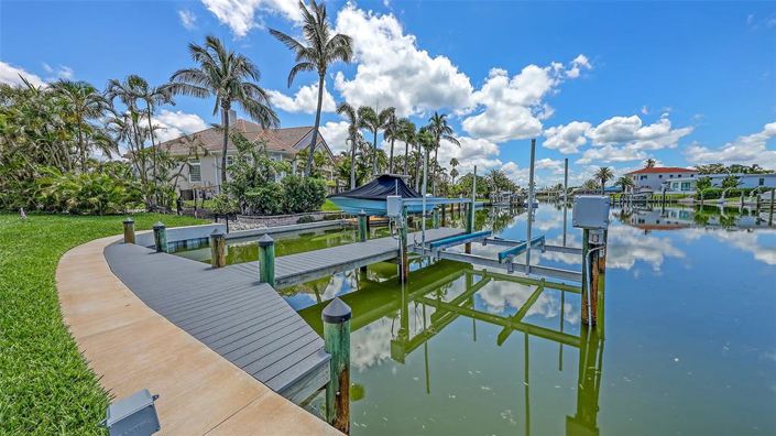 Image No.70-5 Bed Property for sale