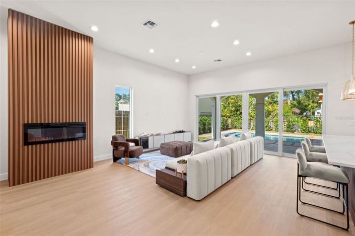 Image No.15-5 Bed Property for sale