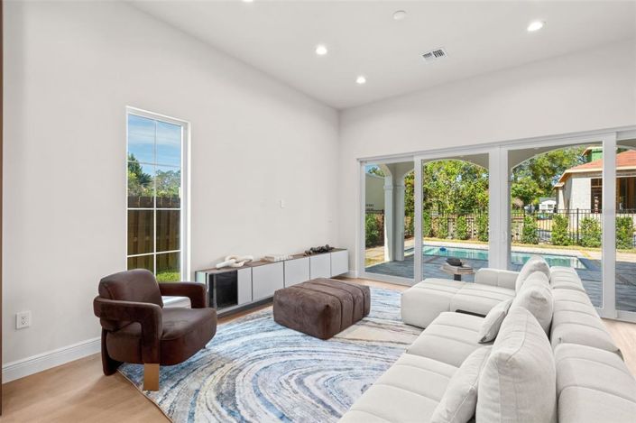 Image No.16-5 Bed Property for sale