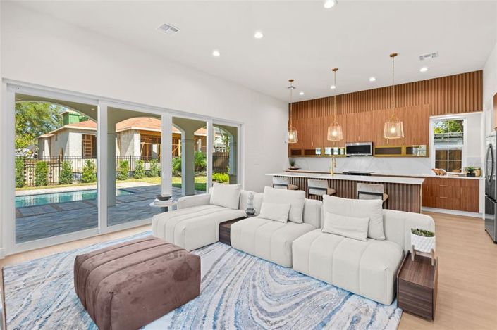 Image No.17-5 Bed Property for sale