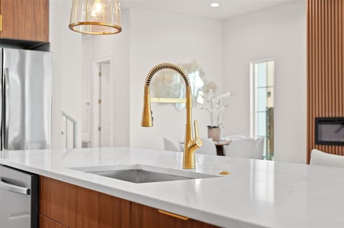 Image No.22-5 Bed Property for sale