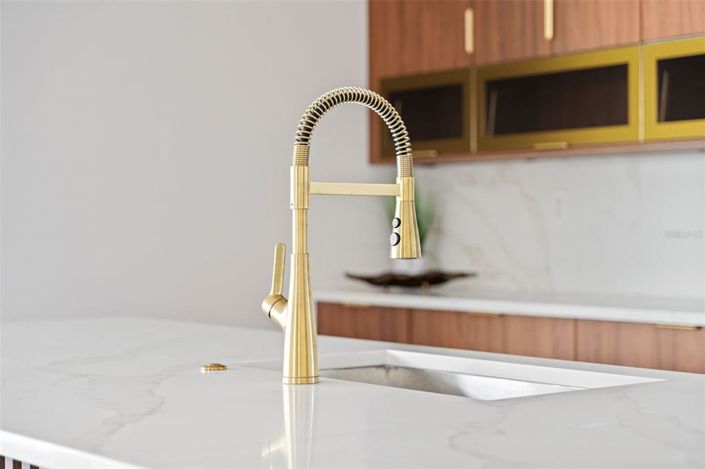 Image No.26-5 Bed Property for sale