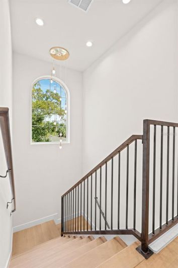 Image No.27-5 Bed Property for sale