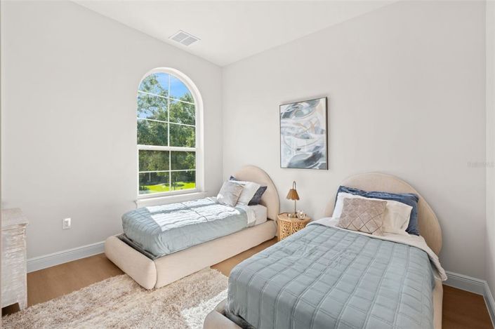 Image No.37-5 Bed Property for sale