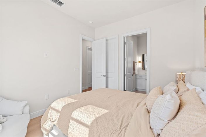 Image No.40-5 Bed Property for sale