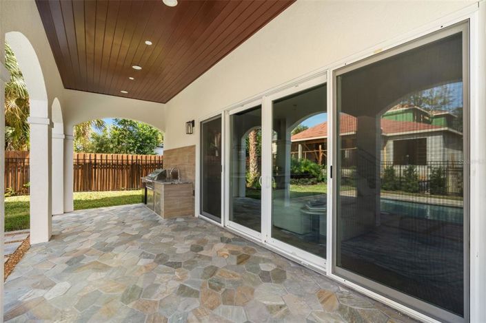 Image No.43-5 Bed Property for sale