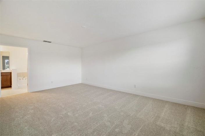 Image No.10-6 Bed Property for sale