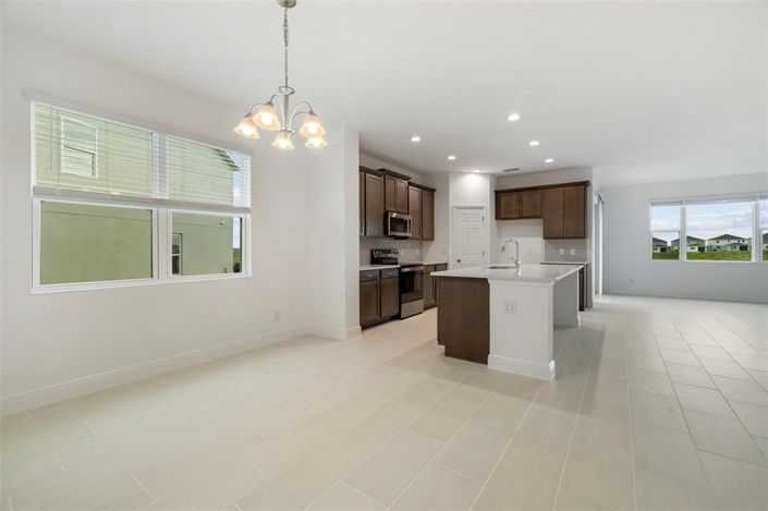 Image No.4-6 Bed Property for sale