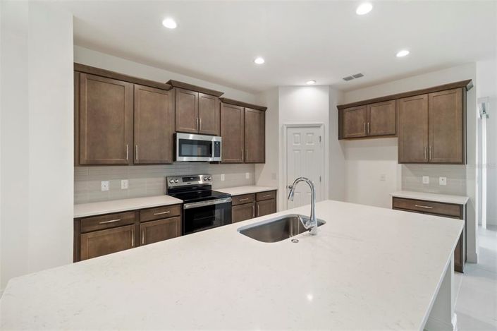 Image No.6-6 Bed Property for sale