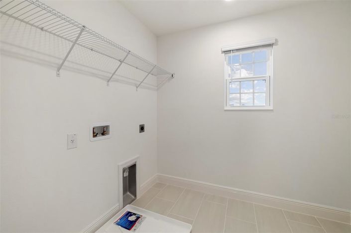 Image No.8-6 Bed Property for sale